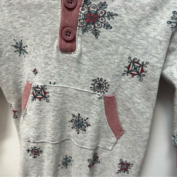 🍭4/$20 Old Navy Patterned Snap Hoodie Onesie for baby girl - 6-12 months - Picture 2 of 5